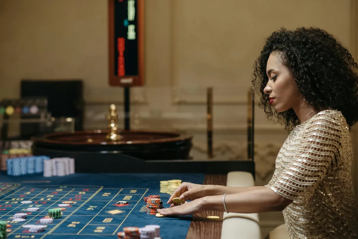 Estrategia de split en blackjack para casinos en línea